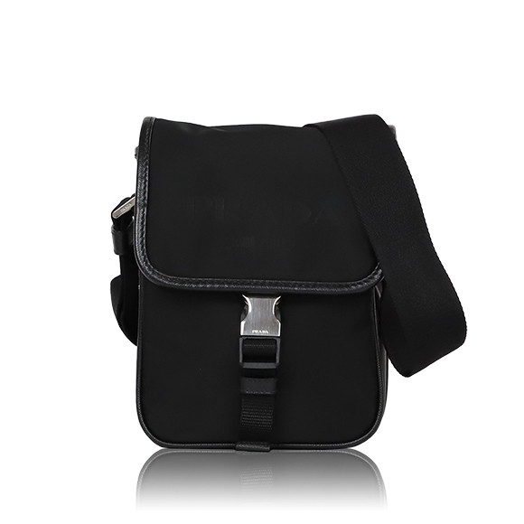 PRADA ショルダーバッグ 15 x19 x6cm(幅 x 高さ x マチ)