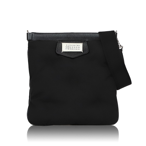 Maison Margiela グラムスラムスポーツフラットポケット 23 x25 x1cm(幅 x 高さ x マチ)