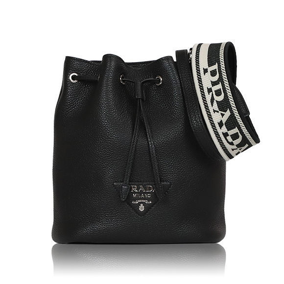 PRADA ショルダーバッグ 20&nbsp;x24&nbsp;x15cm(幅&nbsp;x 高さ&nbsp;x マチ)
