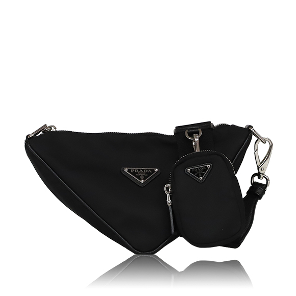 PRADA トライアングルショルダーバッグ 25 x15 x12cm(幅 x 高さ x マチ)