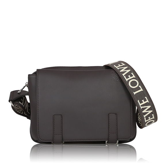 LOEWE ミリタリーメッセンジャーバッグXS 23&nbsp;x17&nbsp;x9cm(幅&nbsp;x 高さ&nbsp;x マチ)
