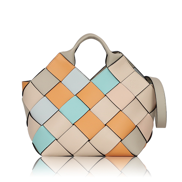 LOEWE ウーブンバスケットバッグスモール 21&nbsp;x17&nbsp;x14cm(幅&nbsp;x 高さ&nbsp;x マチ)