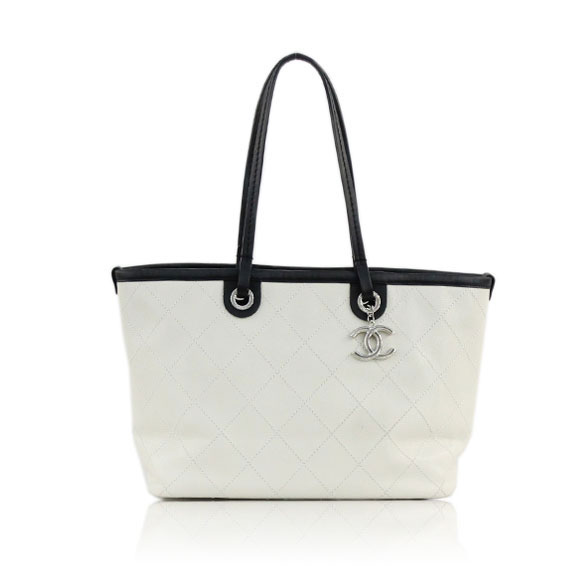 CHANEL オンザロード 31 x25 x12cm(幅 x 高さ x マチ)