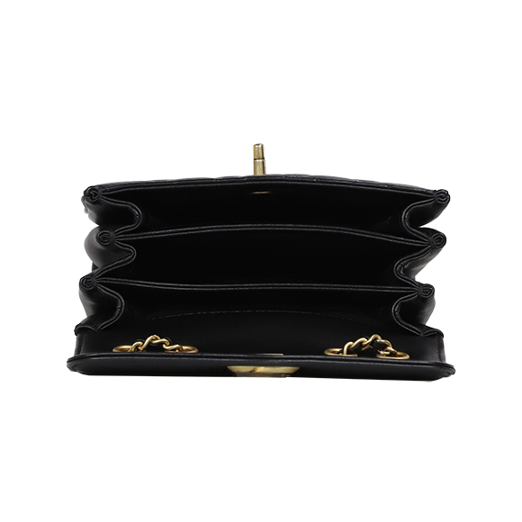 CHANEL（シャネル）チェーンショルダーバッグ