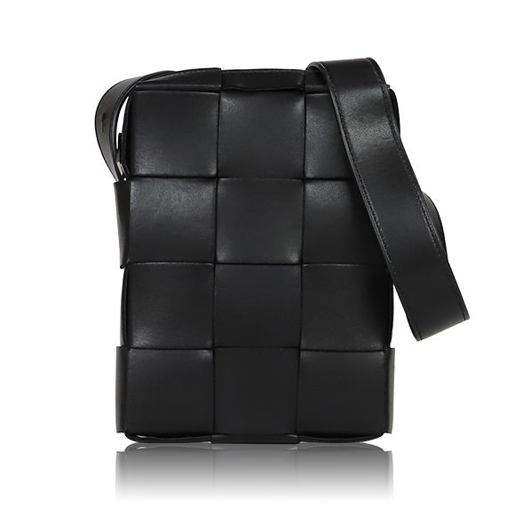 BOTTEGA VENETA カセットショルダーバッグ 14&nbsp;x19&nbsp;x5cm(幅&nbsp;x 高さ&nbsp;x マチ)