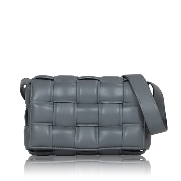 BOTTEGA VENETA パデッドカセット 18&nbsp;x11&nbsp;x4cm(幅&nbsp;x 高さ&nbsp;x マチ)