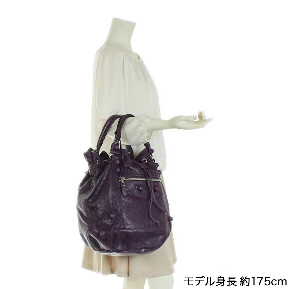 比較的綺麗ですがusedですBALENCIAGAポンポン