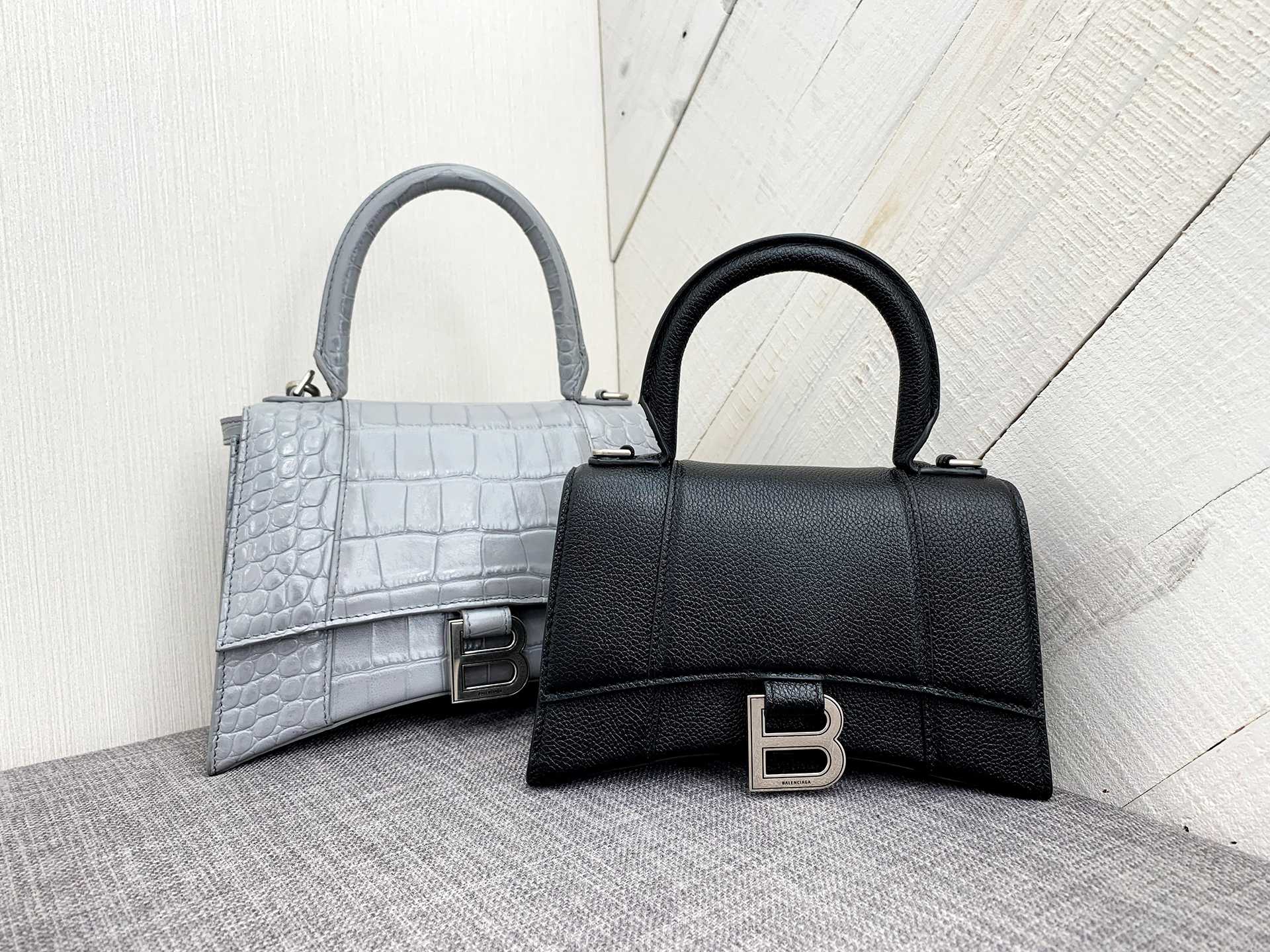 クラシックなシェイプで人気！BALENCIAGA（バレンシアガ） HOURGLASS（アワーグラス）シリーズ♡