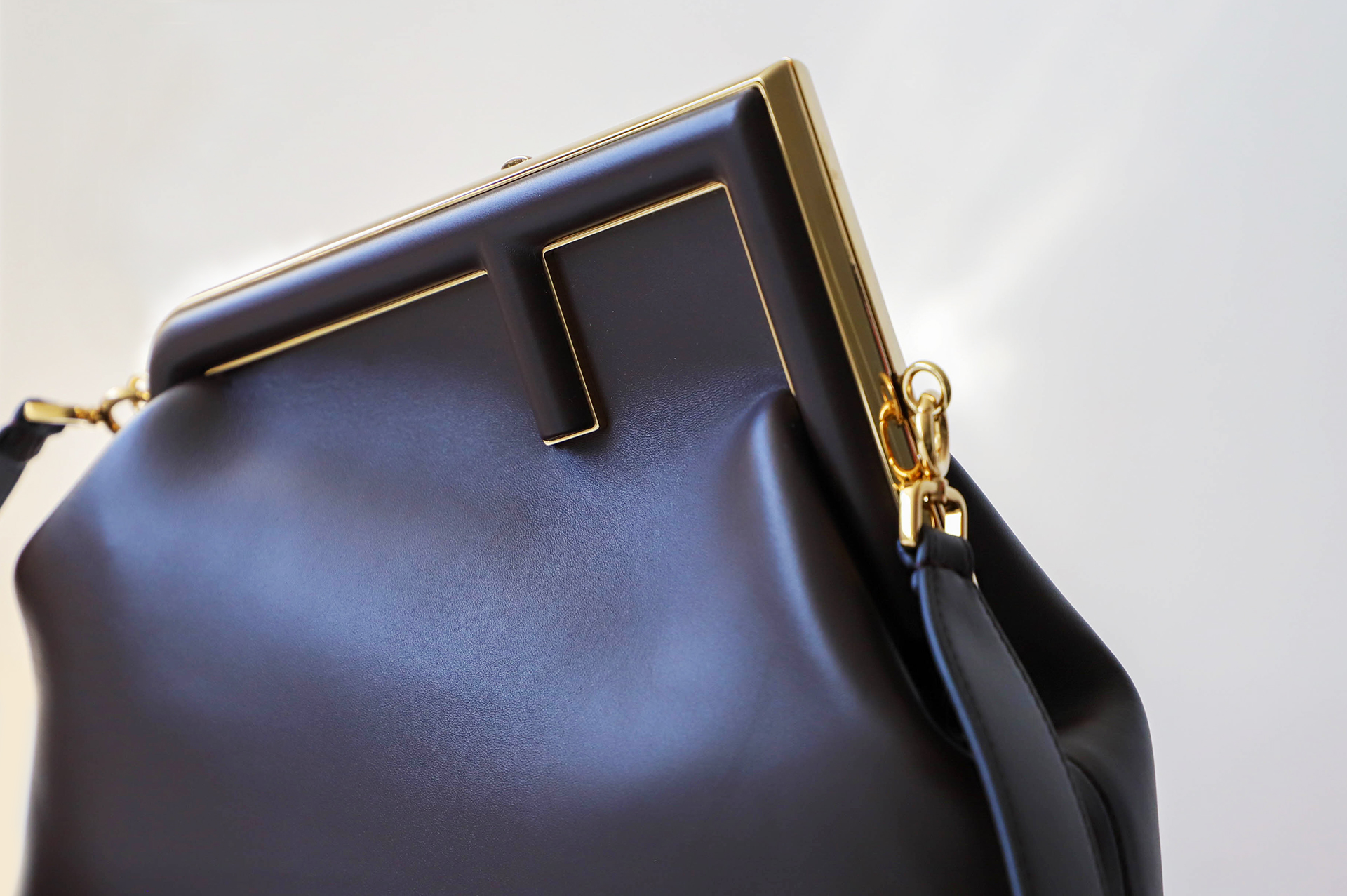 フェンディ ファーストミディアムショルダーバッグ  ブラウン 楽天市場】フェンディ FENDI ファースト ミディ ショルダー